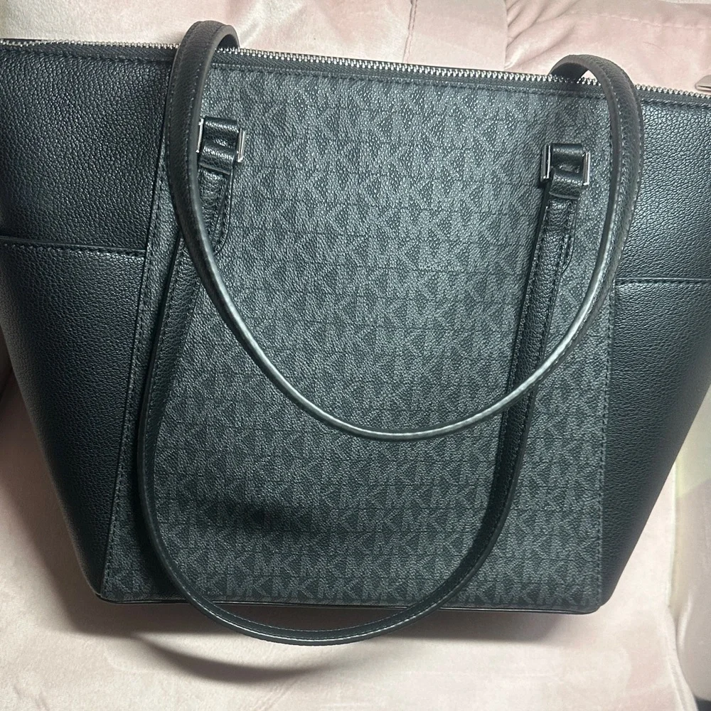 NWT Michael Kors Black Tote Bag - Picture 3 of 8